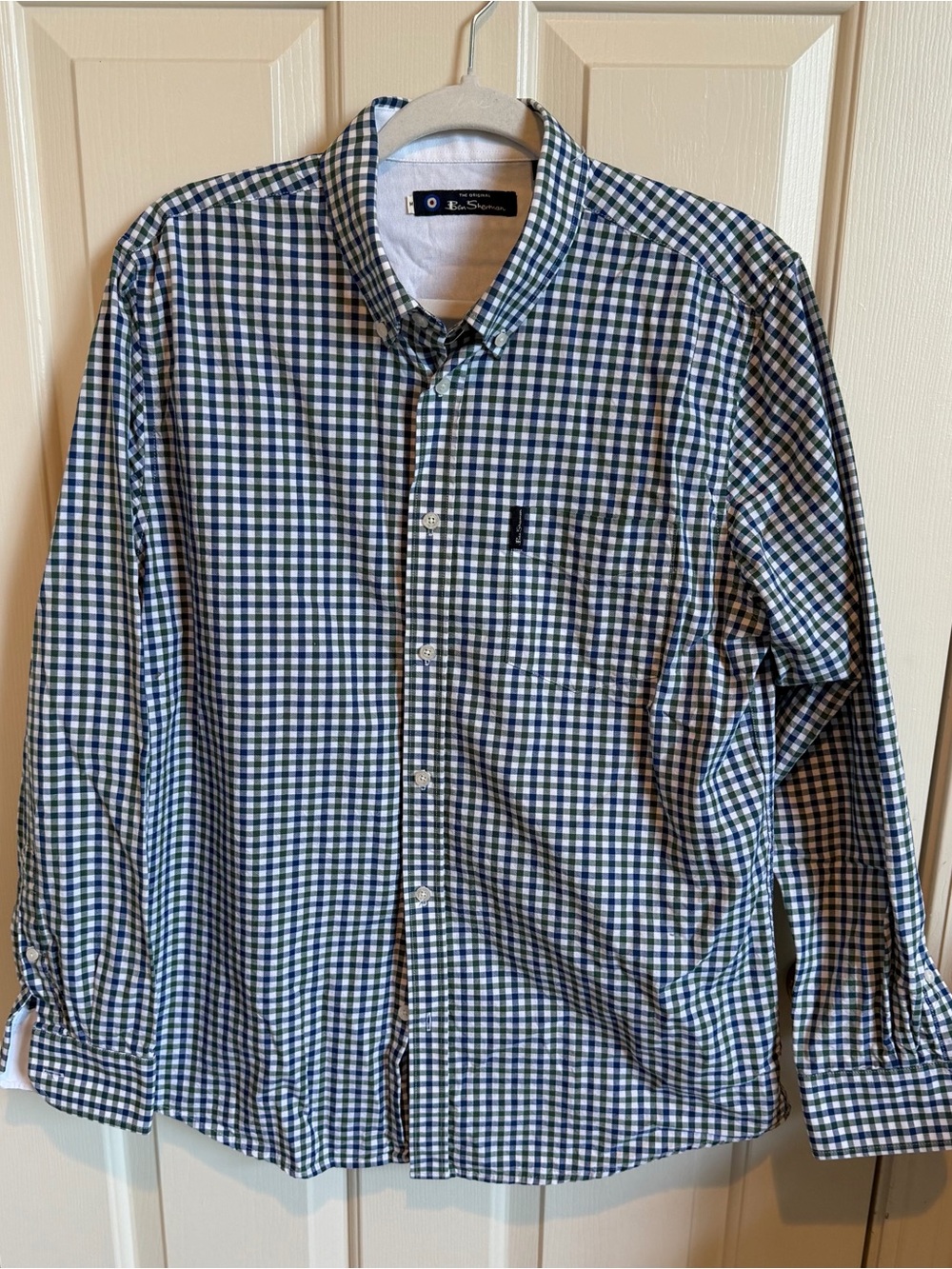 Ben Sherman Button Down EUC Size M.
Blue/Green/white plaid